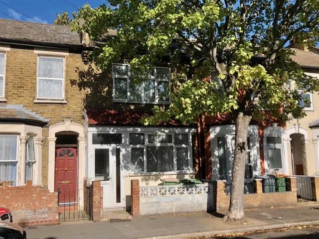 3 bedroom house, Corporation Street, London, E15