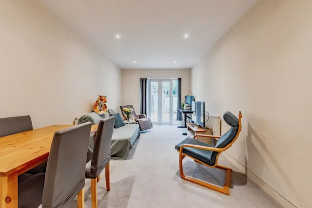 Ladbroke Road, Redhill, RH1, photo 3