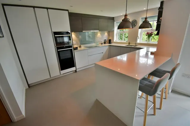 Casterbridge Road, BH22, photo 3
