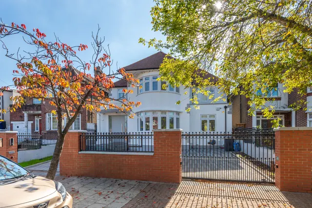 7 Rowdon Avenue, London, photo 1