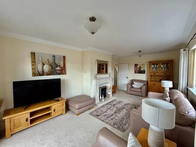 Hawthorn Drive, Pontllanfraith, NP12, photo 2