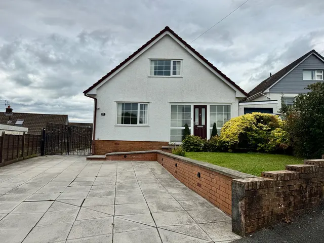 Hawthorn Drive, Pontllanfraith, NP12, photo 1