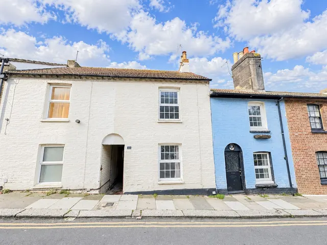 Stonefield Road, Hastings, TN34, photo 1