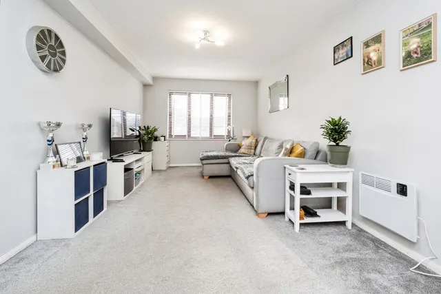 Arisdale Avenue, South Ockendon, RM15, photo 2