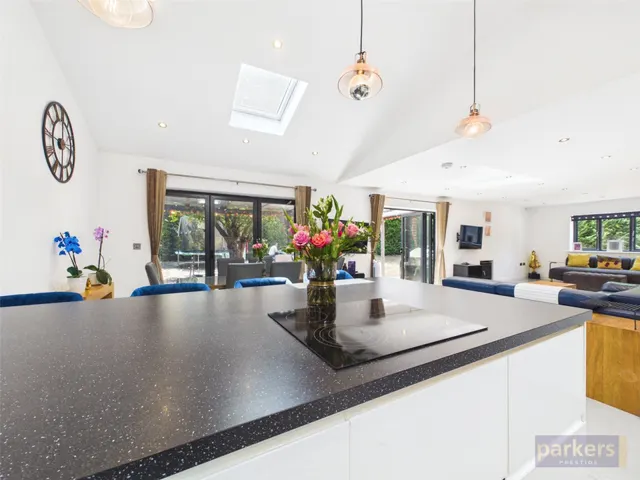 Maiden Erlegh Drive, Earley, RG6, photo 2
