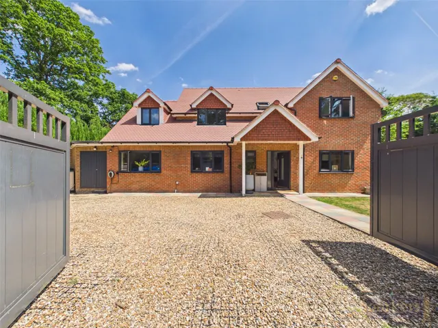 Maiden Erlegh Drive, Earley, RG6, photo 1