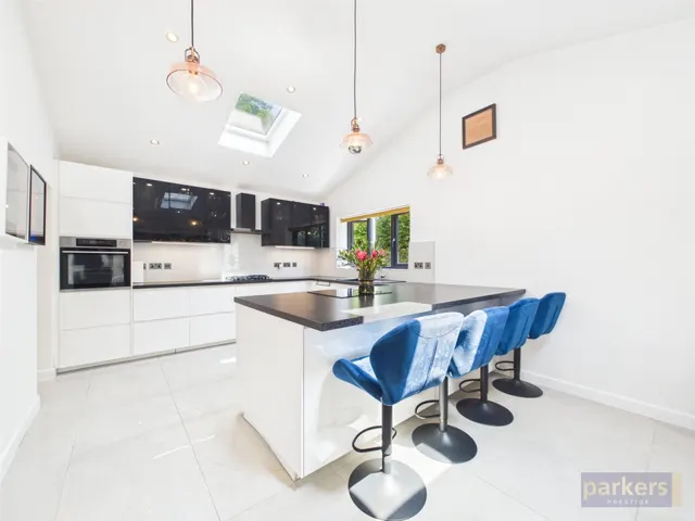 Maiden Erlegh Drive, Earley, RG6, photo 3