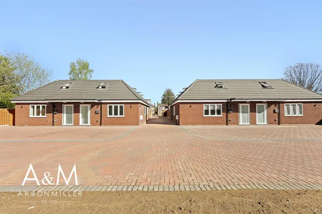 Heath Park Road, Romford, Essex, RM25UB, photo 1