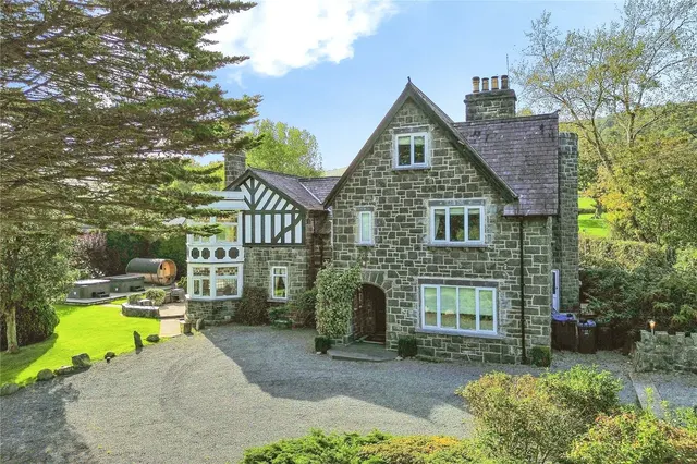Rowen, Conwy, LL32, photo 1