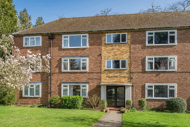 Christchurch Road, Virginia Water, GU25, photo 1