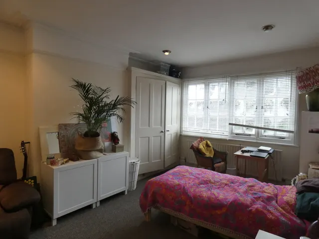 Photo 3 — Campbell Road, Hanwell, LONDON, W7 3EA