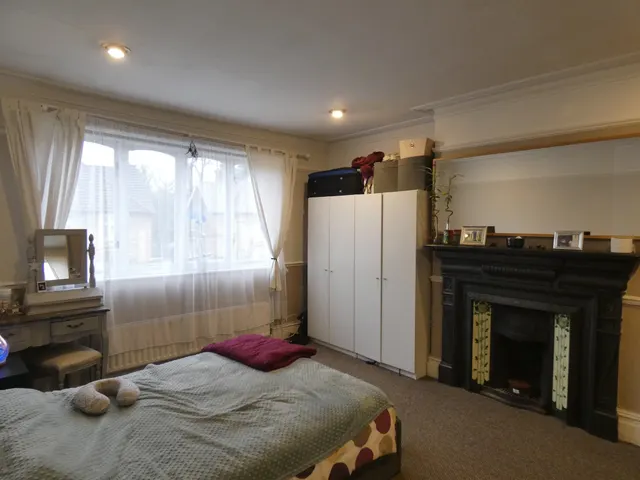 Photo 2 — Campbell Road, Hanwell, LONDON, W7 3EA