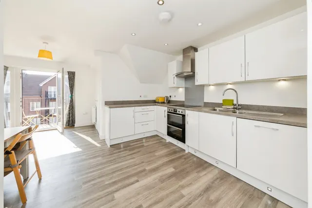 Hoadley Road, Horley, RH6, photo 3