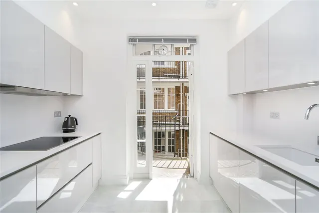 Photo 3 — Fulham Road, Chelsea, London, SW3