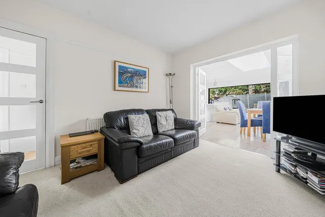 King George Avenue, Walton On Thames, KT12, photo 3