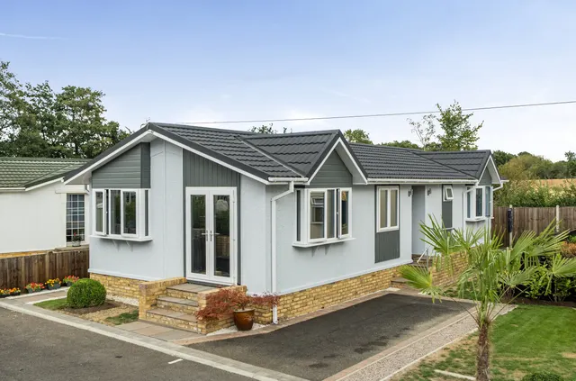 Hermitage Park, Warfield, Bracknell, Berkshire, RG42 6AS, photo 1