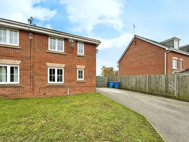 Samian Close , Worksop, photo 1