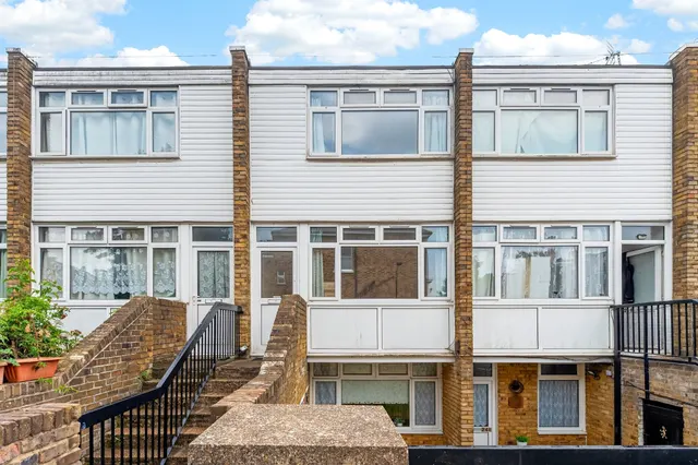 Devonport Road, London, photo 1