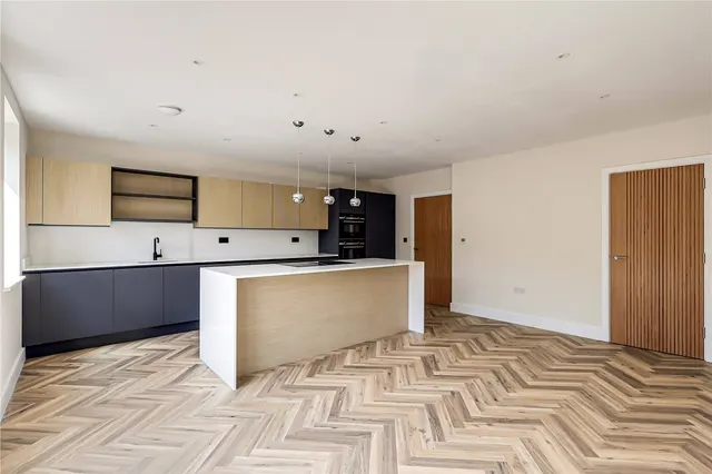 Photo 2 — Slades Hill, Enfield, EN2 7EE
