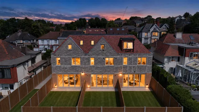 Slades Hill, Enfield, EN2 7EE, photo 1