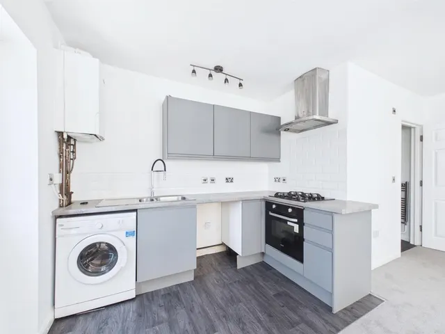 Photo 3 — 1, Maple Road, St. Annes, Bristol, BS4 4FB