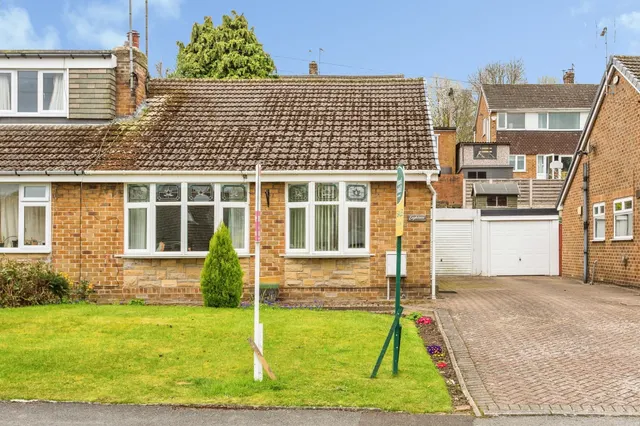 Cherry Tree Road, Walton, WF2, photo 1