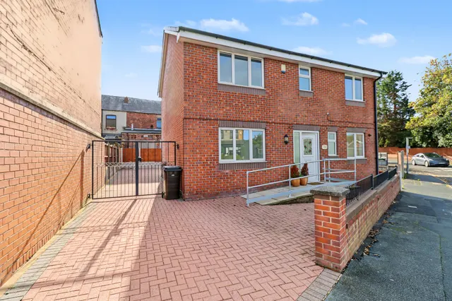 Bryn Road South, Ashton-In-Makerfield, WN4, photo 1