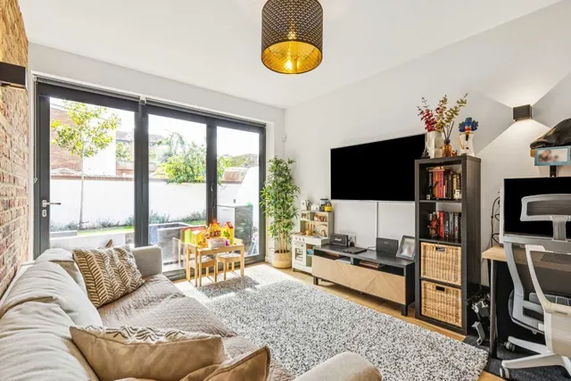 Upper Tulse Hill, SW2, photo 2