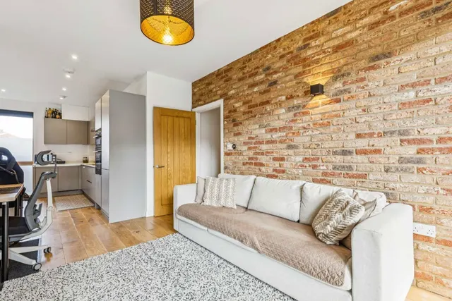 Upper Tulse Hill, SW2, photo 3