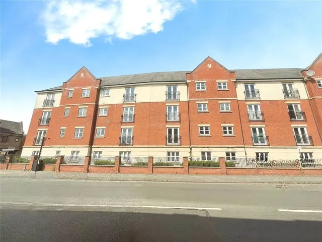 Manor Gardens Close, Loughborough, Leicestershire, LE11, photo 1