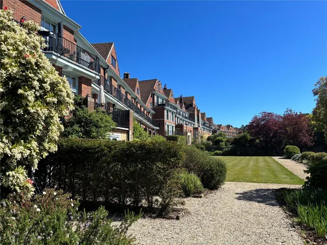 Kings Drive, Midhurst, GU29, photo 3