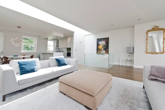 4 bedroom flat, Sinclair Road, London, W14