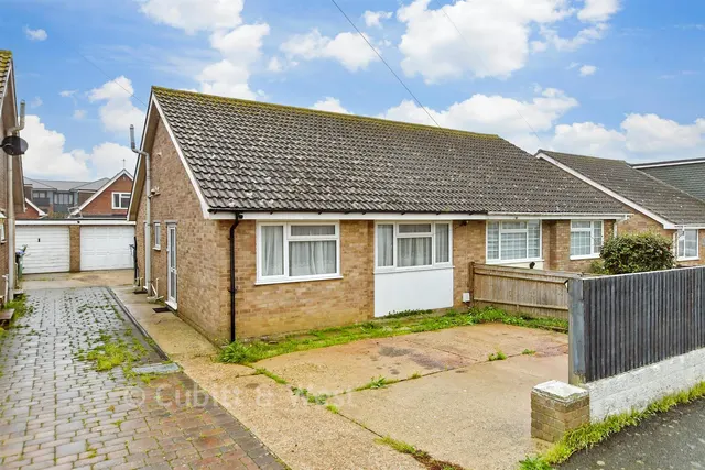 Hoddern Avenue, Peacehaven, BN10, photo 1