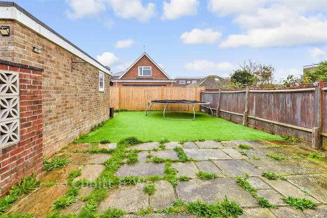 Hoddern Avenue, Peacehaven, BN10, photo 2