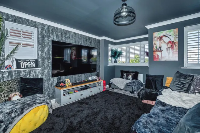 4 bedroom house, Preston Manor Road, Tadworth, KT20