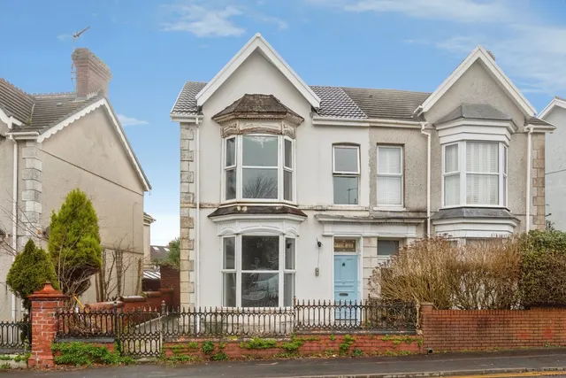 College Square, Llanelli, SA15, photo 1