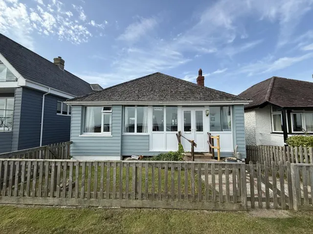 Duver Road, Seaview, PO34, photo 1