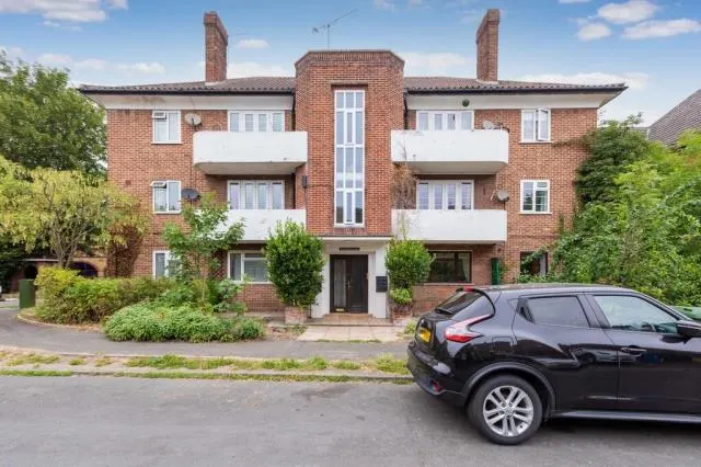 Marlborough House, Courtlands, SL6, photo 1