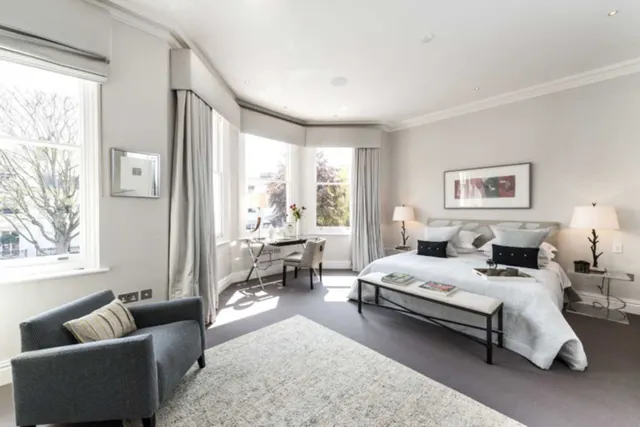 Photo 3 — Egerton Gardens, London, SW3 2BS