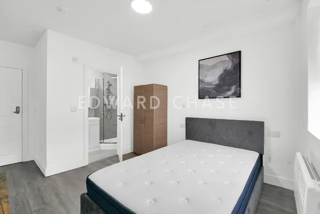 High Road, Ilford, IG1, photo 3