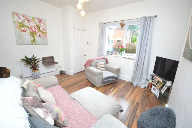 Furness Grove, Stockport, photo 2