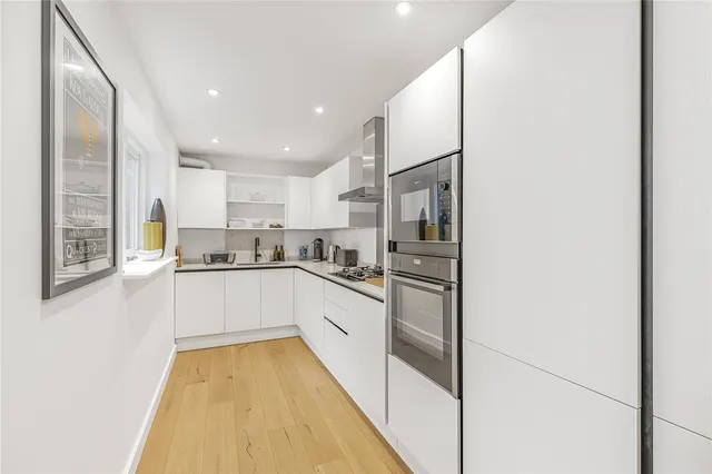 Photo 3 — Sandilands Road, London, SW6