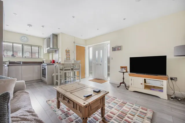 Photo 3 — Eton Place, Marlow, SL7 2QA