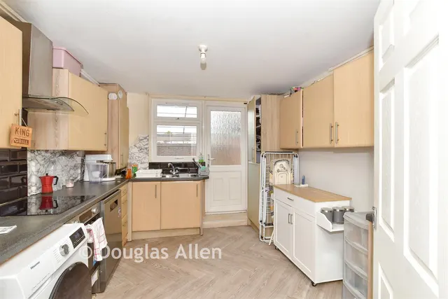 Caister Drive, Basildon, SS13, photo 3