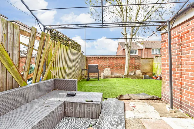 Caister Drive, Basildon, SS13, photo 2