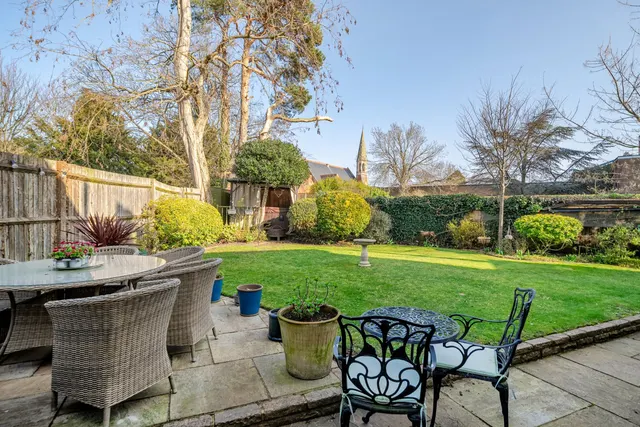 Manor Road, Walton On Thames, KT12, photo 2
