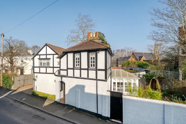 Manor Road, Walton On Thames, KT12, photo 1