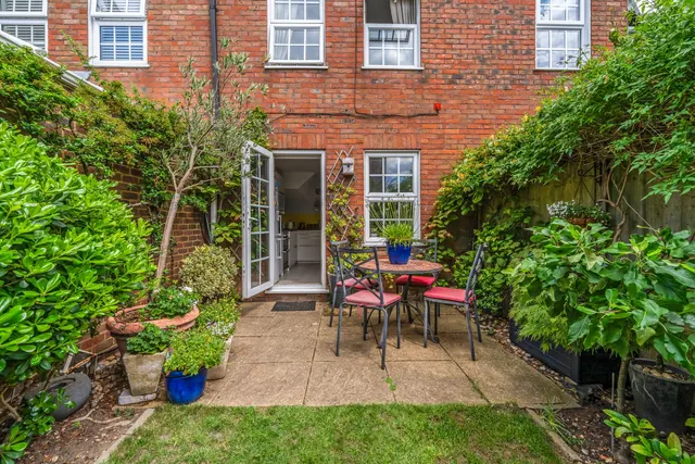 Park Crescent, Twickenham, TW2, photo 3