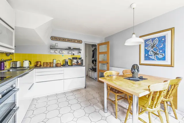 Park Crescent, Twickenham, TW2, photo 2