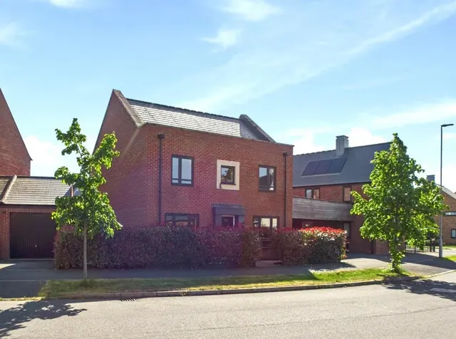 Sapphire Road, Bishops Cleeve, GL52, photo 1